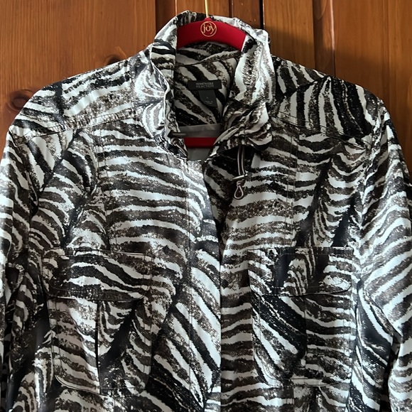 Woman’s Kenneth Cole Jacket Size Large - Picture 2 of 4